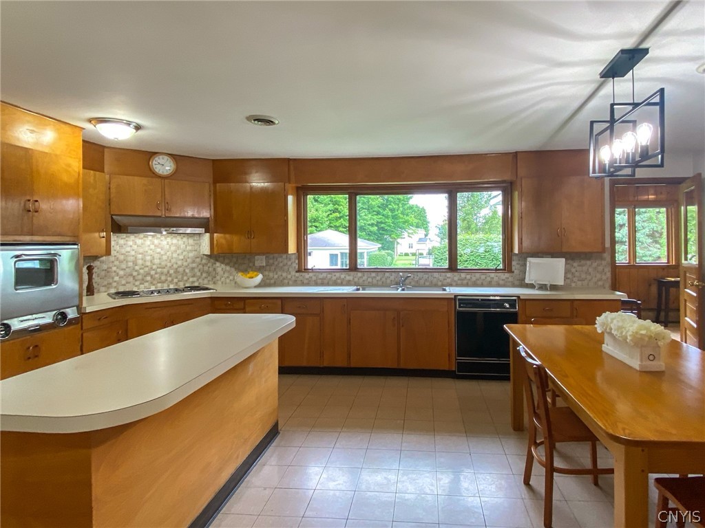 154 Paris Road New Hartford, NY 13413 - Photo 14 of 45