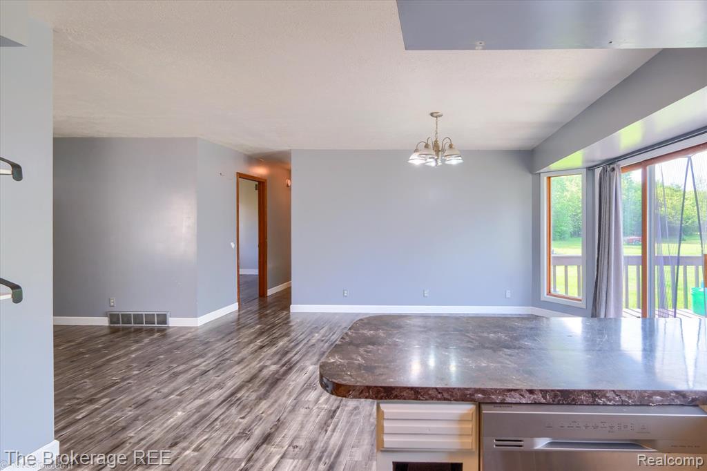 5495 East Coldwater Road Flint, MI 48506 - Photo 22 of 44