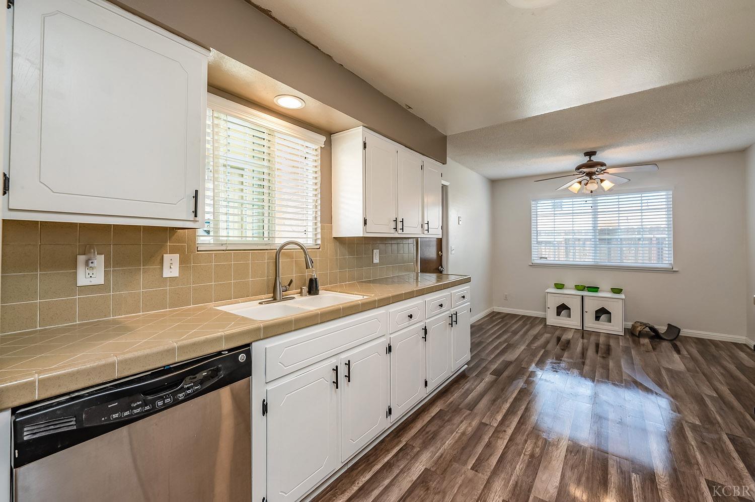952 Raymond Road Hanford, CA 93230 - Photo 10 of 26 Gallery Image 10