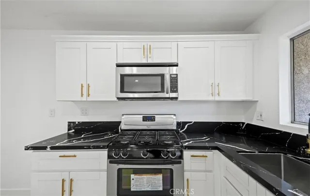 $380,000 | 18530 Hatteras Street, Unit 333, Tarzana, CA 91356