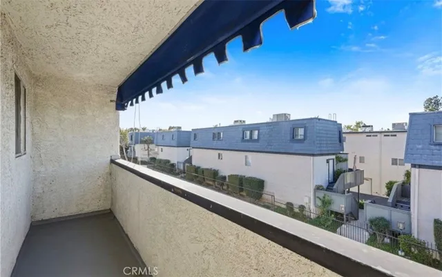 $380,000 | 18530 Hatteras Street, Unit 333, Tarzana, CA 91356