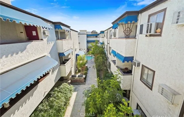 $380,000 | 18530 Hatteras Street, Unit 333, Tarzana, CA 91356
