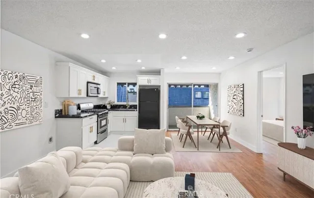 $380,000 | 18530 Hatteras Street, Unit 333, Tarzana, CA 91356