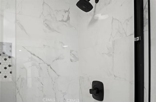 $380,000 | 18530 Hatteras Street, Unit 333, Tarzana, CA 91356