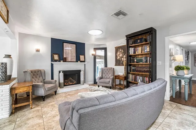 $439,000 | 1511 East Almendra Drive, Fresno, CA 93710