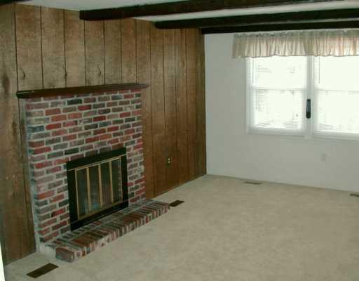 142 Tory Road Coraopolis, PA 15108 - Photo 3 of 6 Gallery Image 3