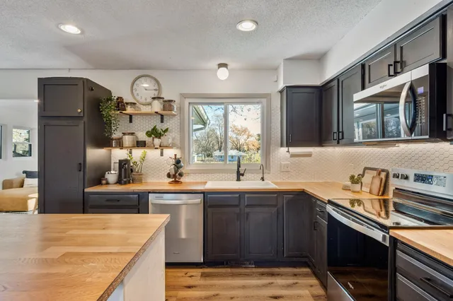 $525,000 | 9909 Oakland Avenue South, Bloomington, MN 55420