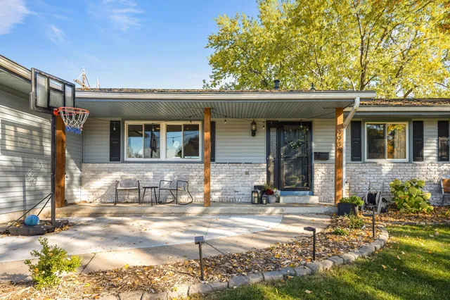 $525,000 | 9909 Oakland Avenue South, Bloomington, MN 55420