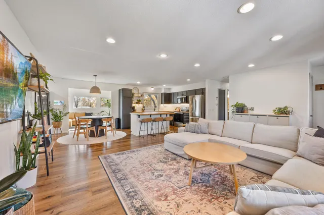 $525,000 | 9909 Oakland Avenue South, Bloomington, MN 55420