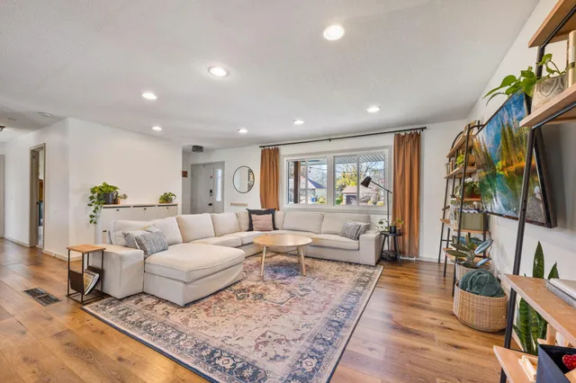 $525,000 | 9909 Oakland Avenue South, Bloomington, MN 55420