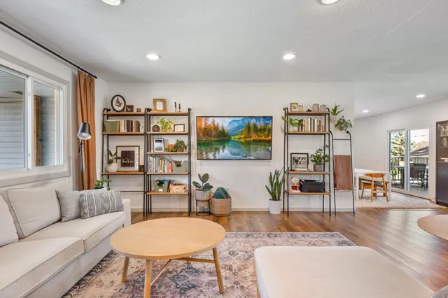 $525,000 | 9909 Oakland Avenue South, Bloomington, MN 55420