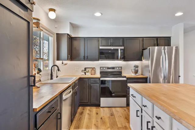 $525,000 | 9909 Oakland Avenue South, Bloomington, MN 55420