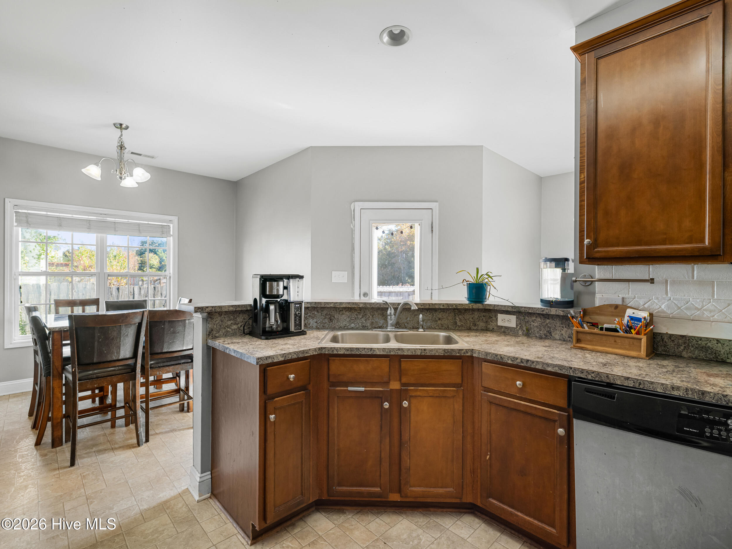 220 Emerald Ridge Road Jacksonville, NC 28546 - Photo 8 of 29