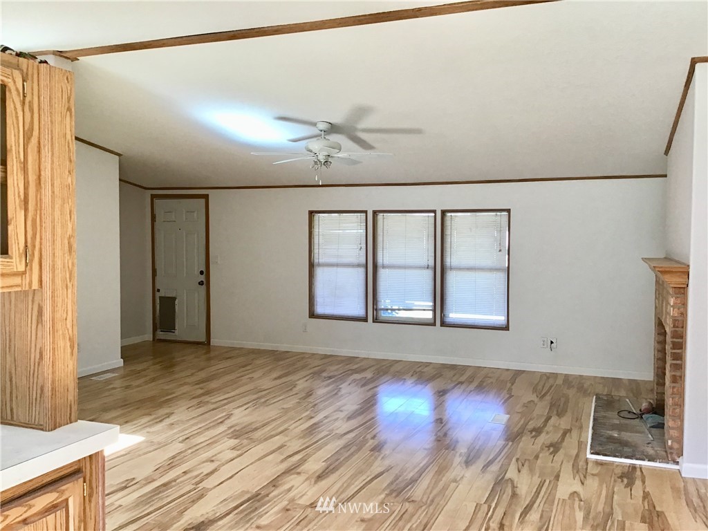 32917 Locke Road Roy, WA 98580 - Photo 4 of 25 Gallery Image 4
