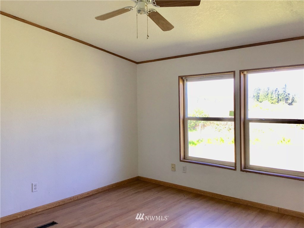32917 Locke Road Roy, WA 98580 - Photo 7 of 25 Gallery Image 7