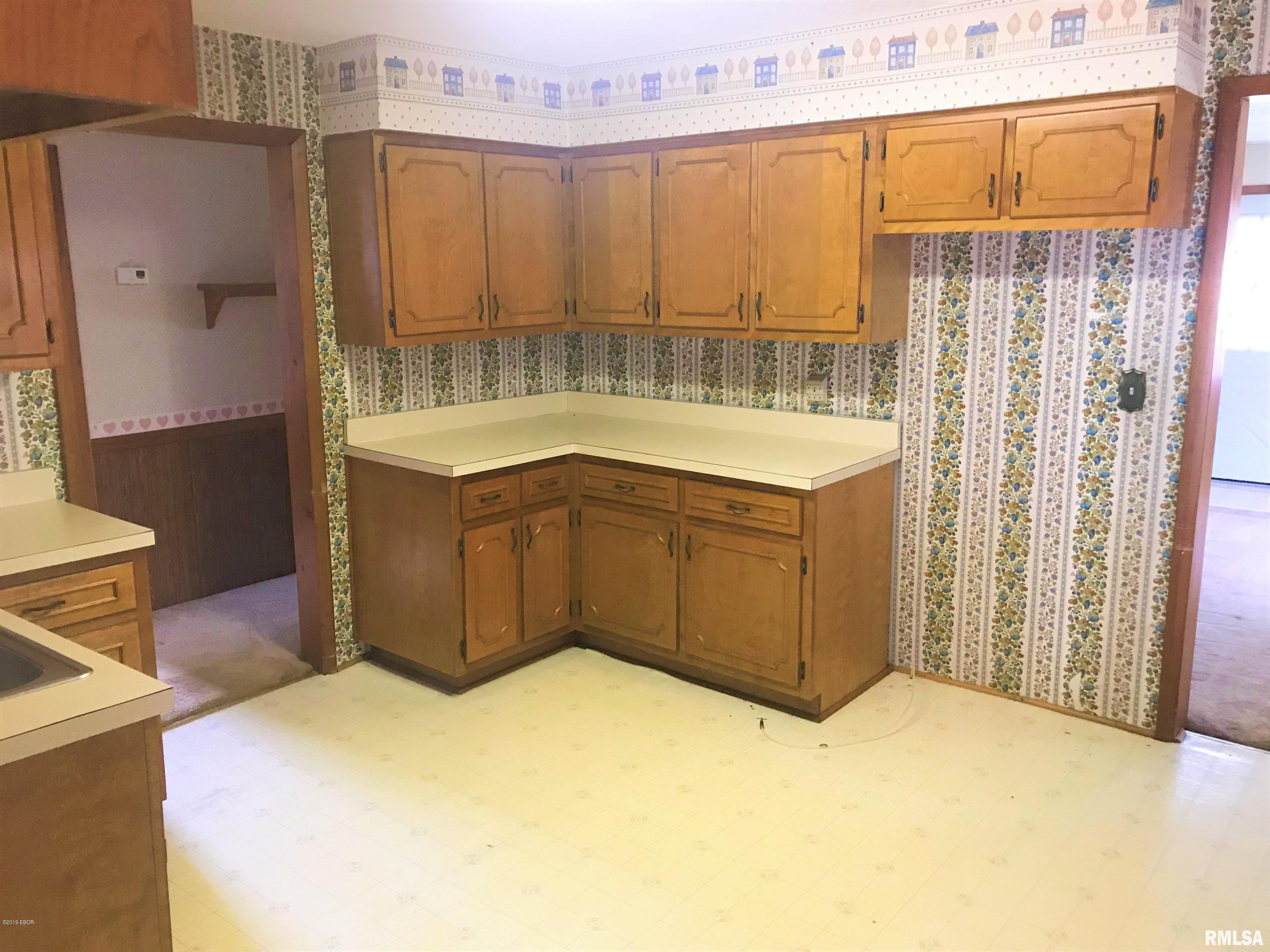 411 South Locust Street Flora, IL 62839 - Photo 13 of 30 Gallery Image 13