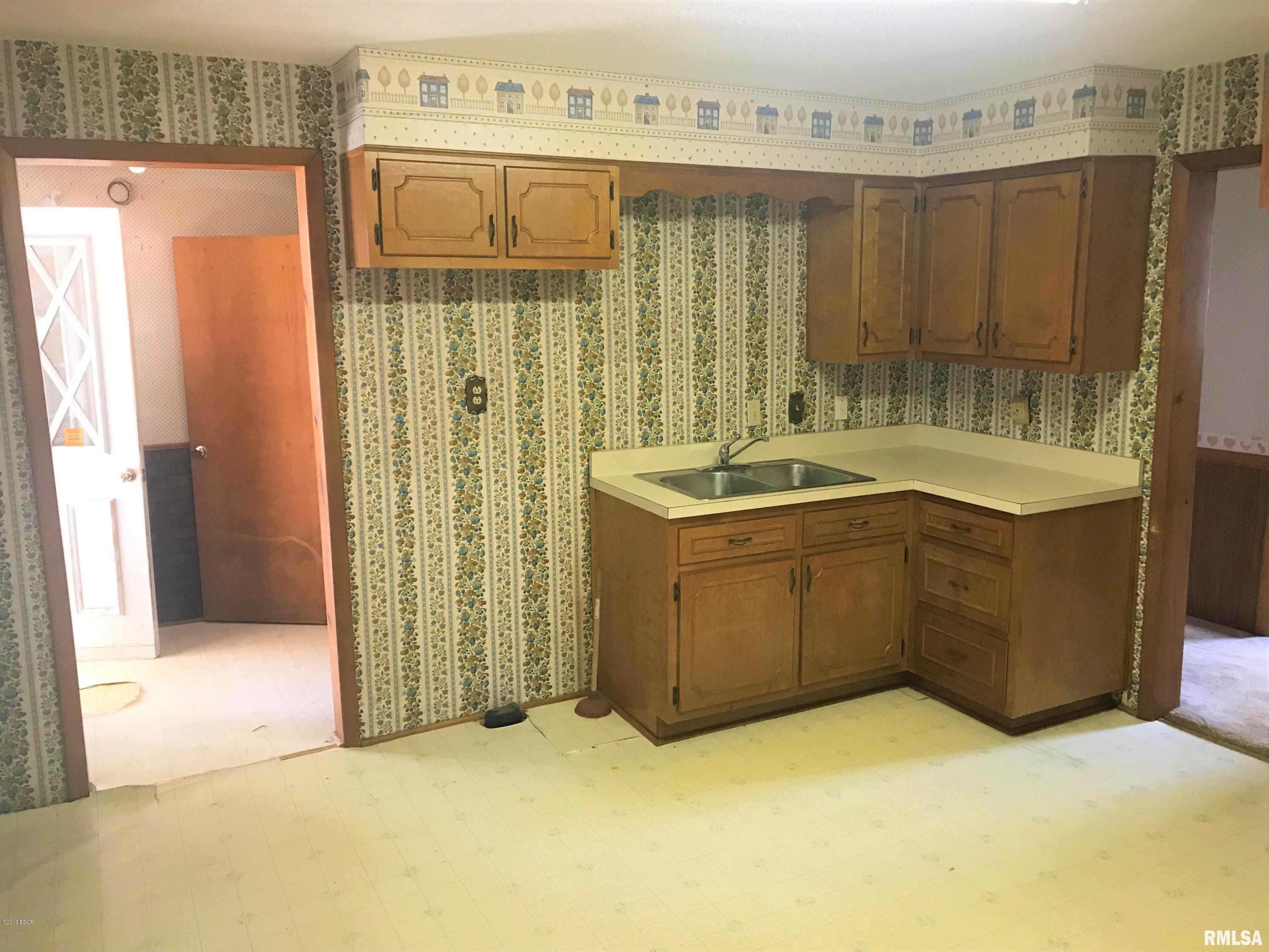 411 South Locust Street Flora, IL 62839 - Photo 14 of 30 Gallery Image 14