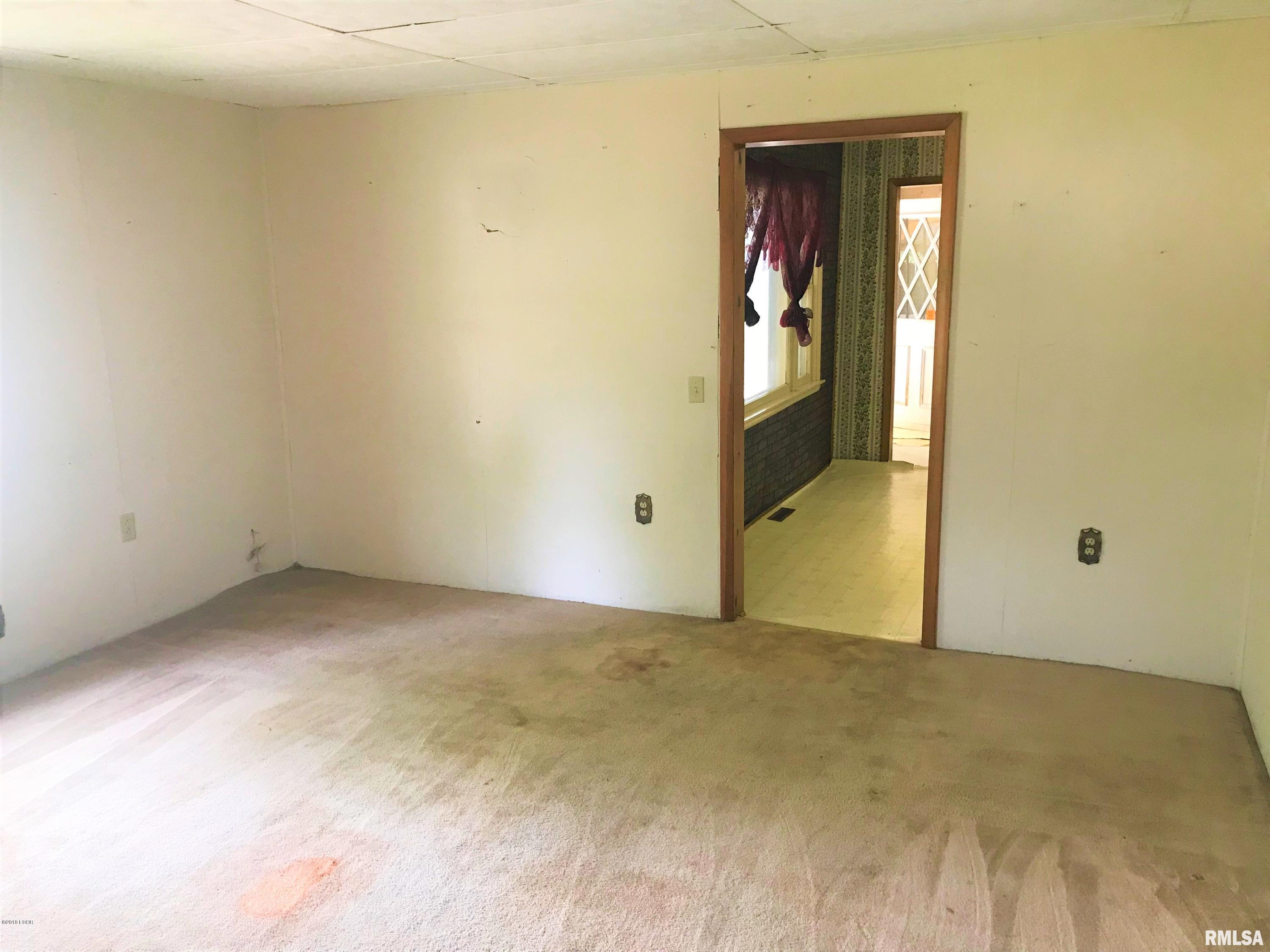 411 South Locust Street Flora, IL 62839 - Photo 16 of 30 Gallery Image 16