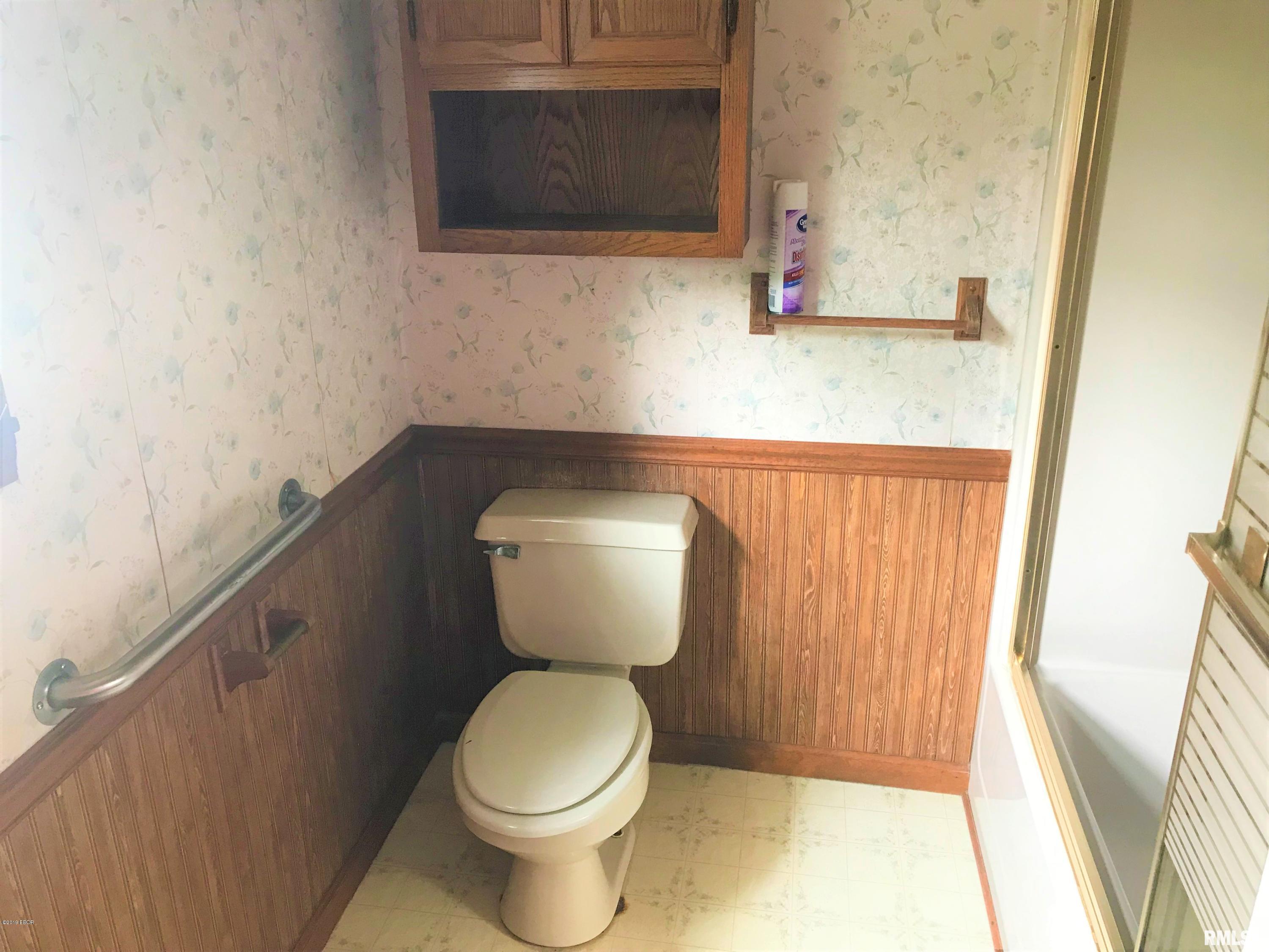 411 South Locust Street Flora, IL 62839 - Photo 21 of 30 Gallery Image 21