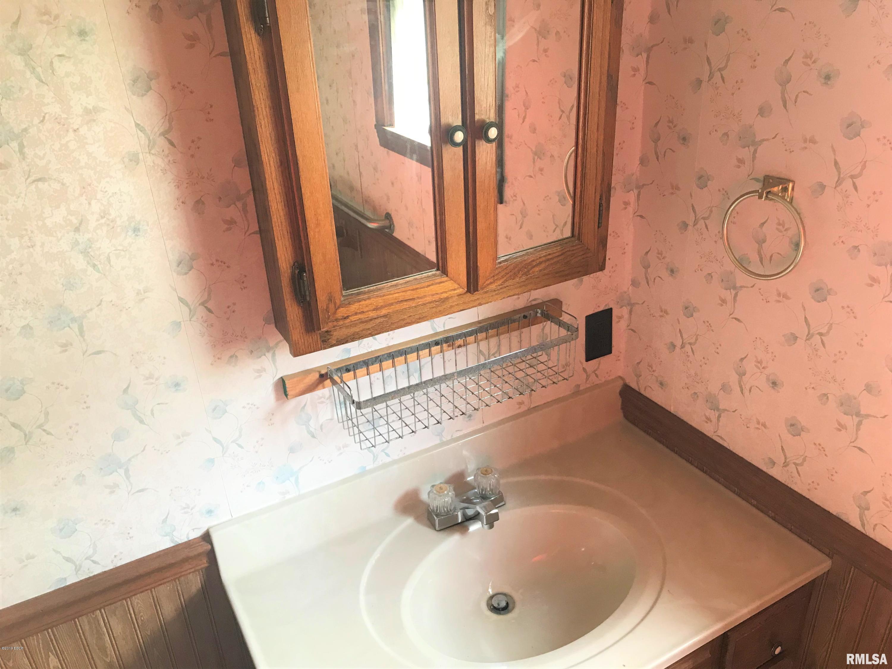 411 South Locust Street Flora, IL 62839 - Photo 23 of 30 Gallery Image 23