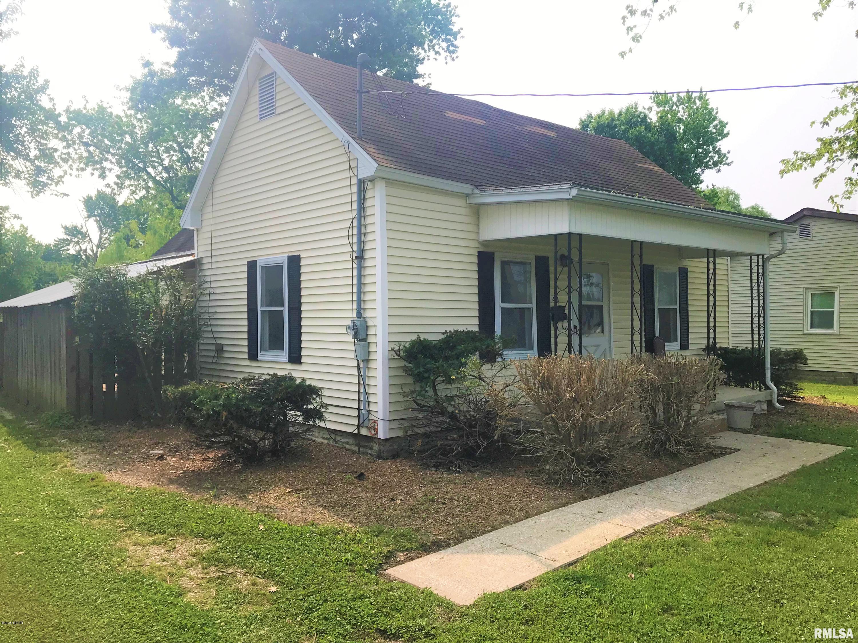 411 South Locust Street Flora, IL 62839 - Photo 3 of 30 Gallery Image 3