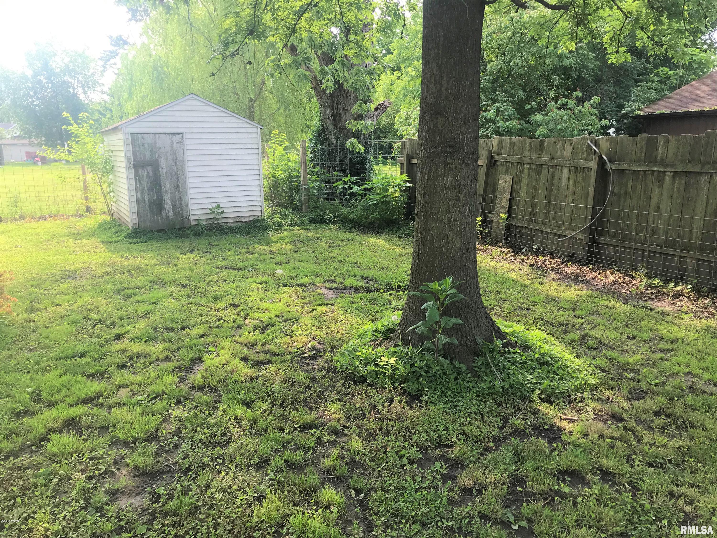 411 South Locust Street Flora, IL 62839 - Photo 7 of 30 Gallery Image 7