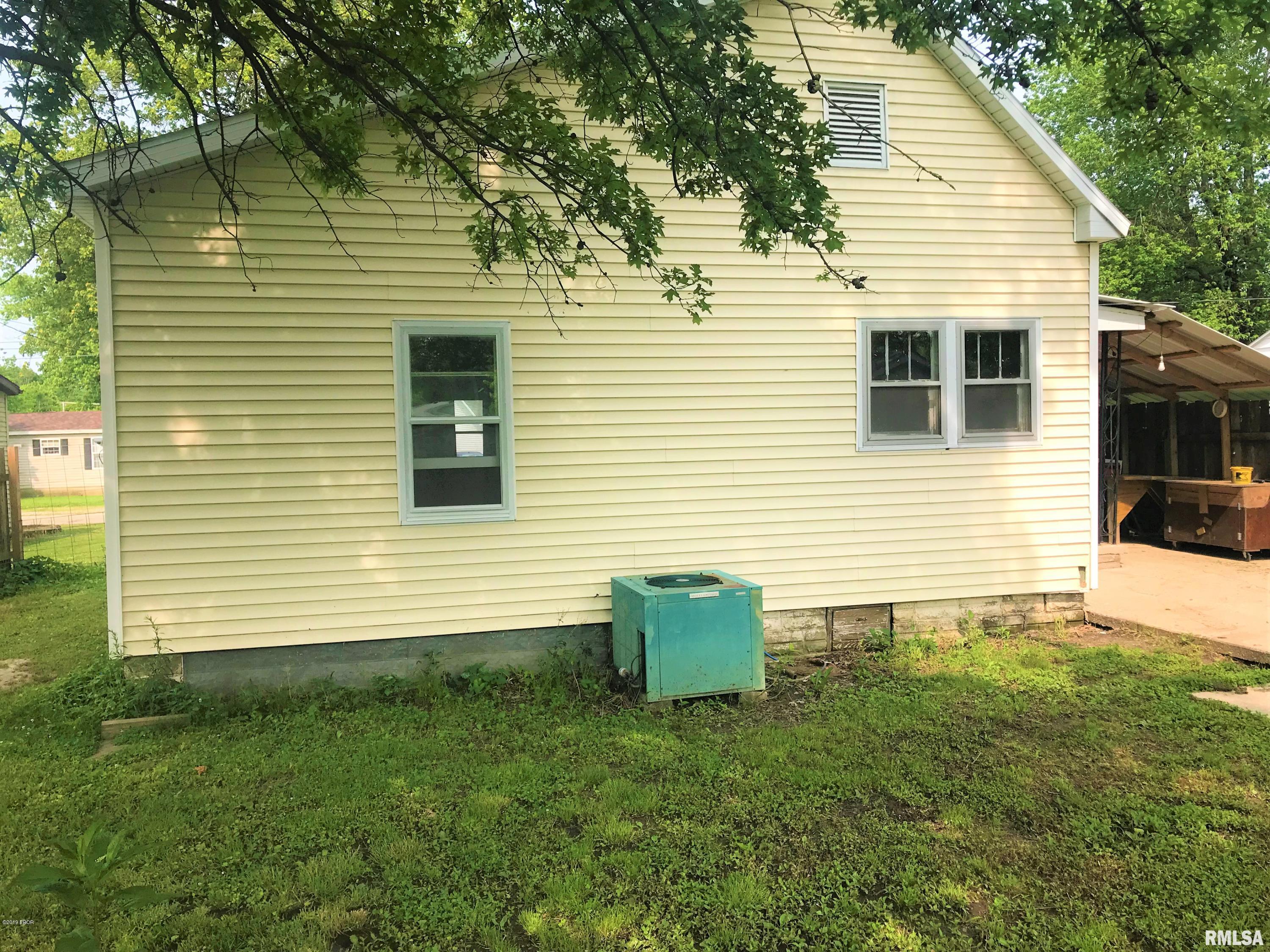 411 South Locust Street Flora, IL 62839 - Photo 9 of 30 Gallery Image 9