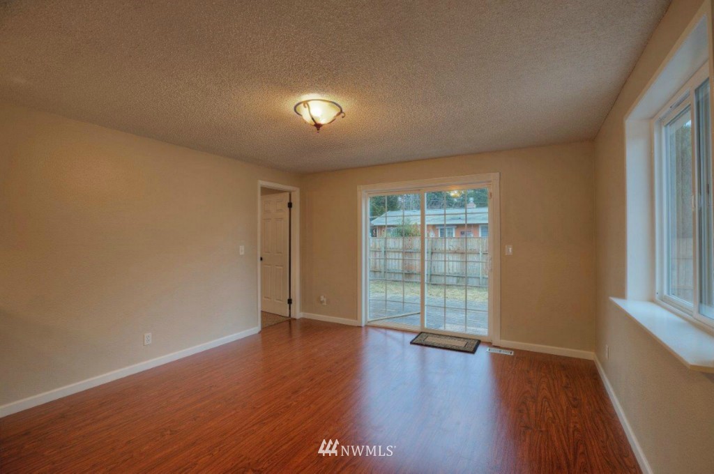 8207 Custer Road Southwest Lakewood, WA 98499 - Photo 3 of 14