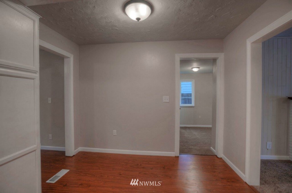 8207 Custer Road Southwest Lakewood, WA 98499 - Photo 4 of 14