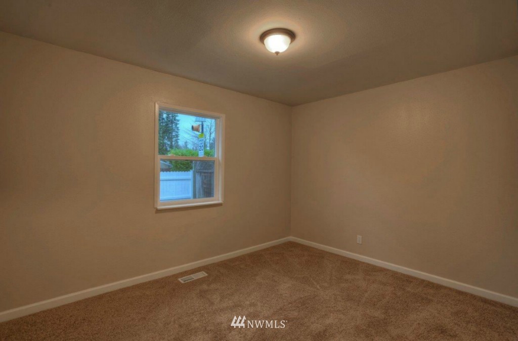 8207 Custer Road Southwest Lakewood, WA 98499 - Photo 7 of 14