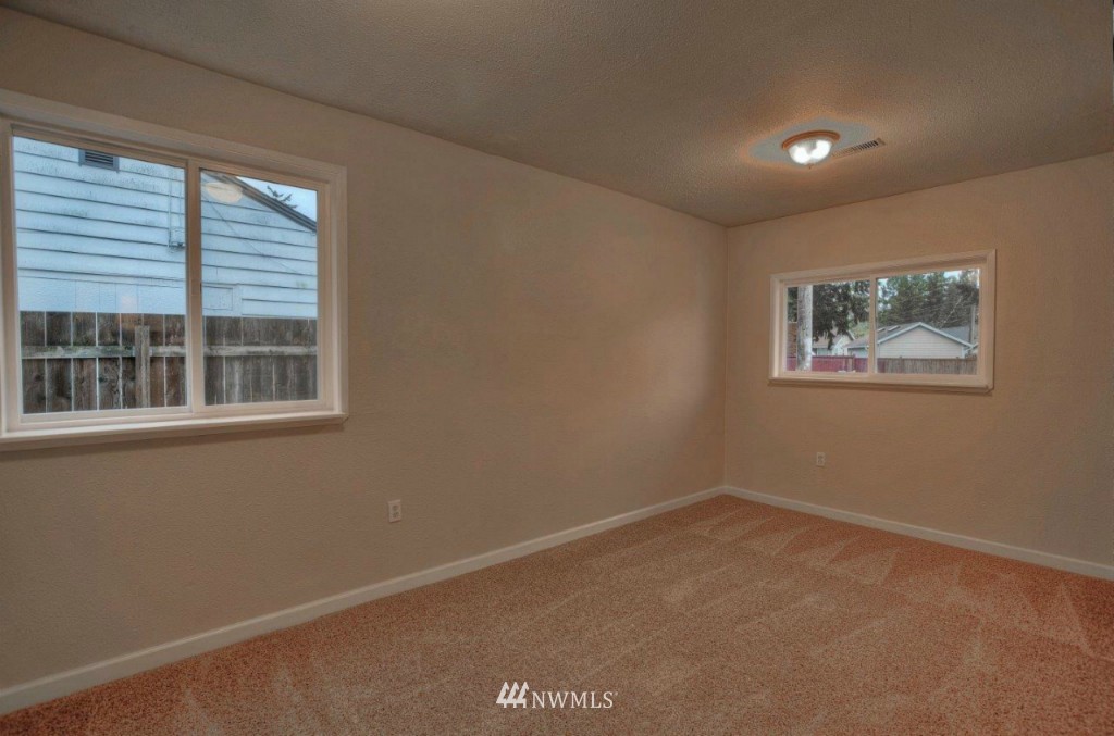 8207 Custer Road Southwest Lakewood, WA 98499 - Photo 9 of 14