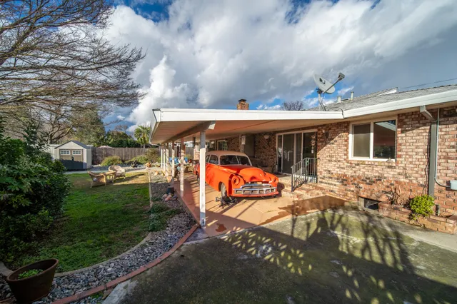 a view of outdoor space yard and green space