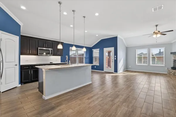 $2,300 | 628 Presidio Street, Aubrey, TX 76227