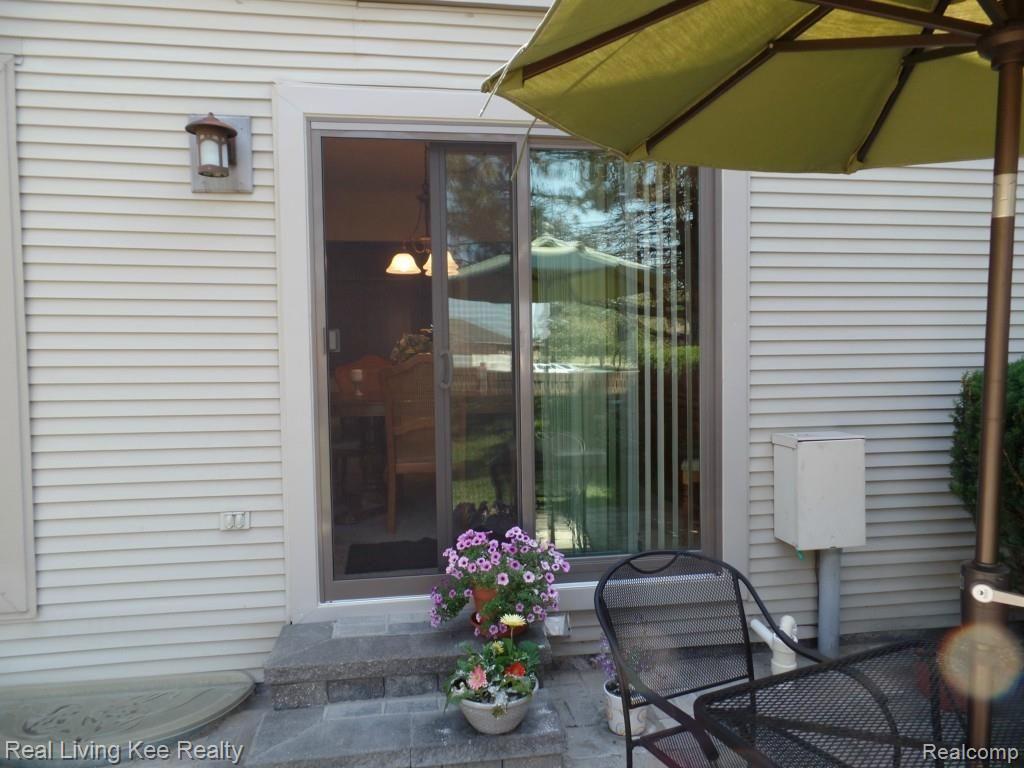 715 Eton Court, Unit 164 Rochester, MI 48307 - Photo 12 of 48 SAM_0704.jpg