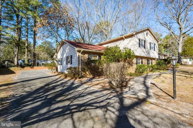 a view of a pathway of a house