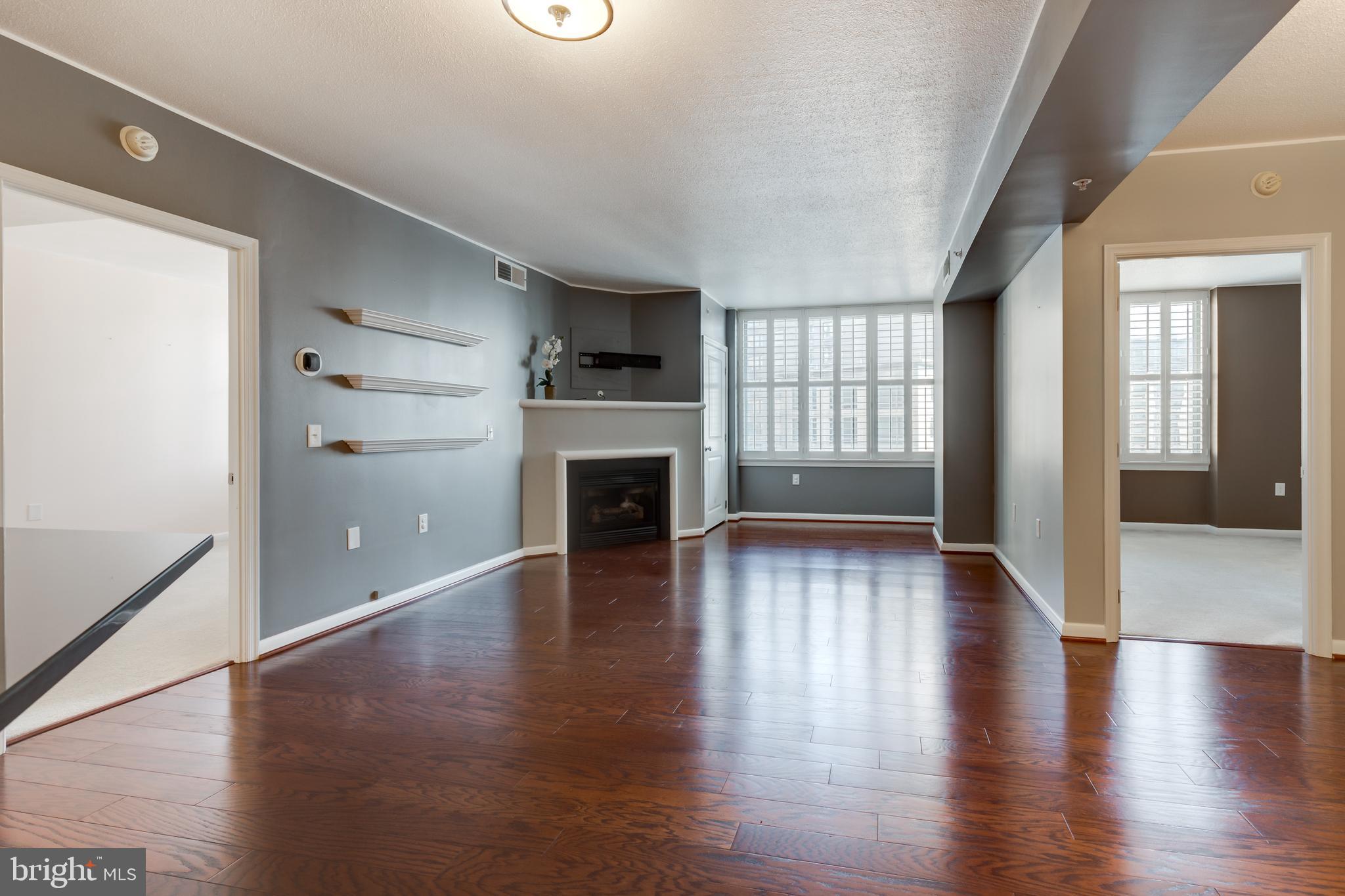851 North Glebe Road, Unit 1020 Arlington, VA 22203 - Photo 14 of 52 Living Room
