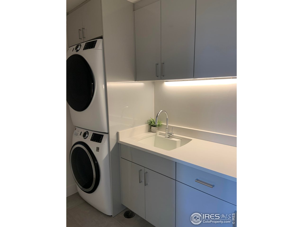 1660 Violet Avenue Boulder, CO 80304 - Photo 21 of 40 a utility room with dryer and washer