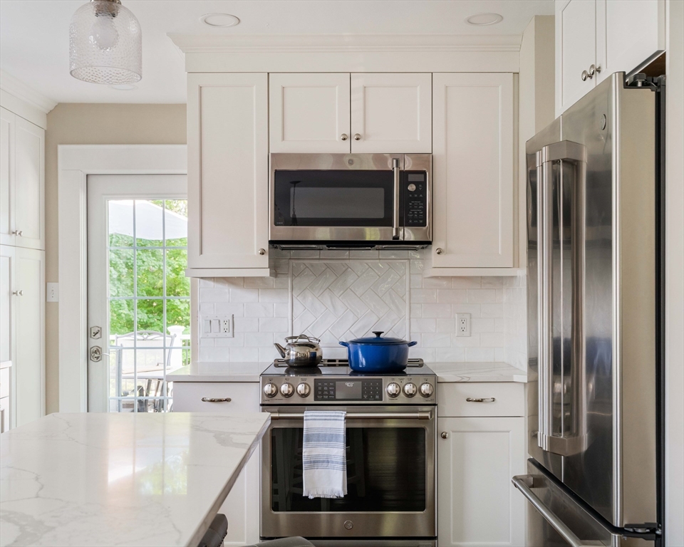 54 Endicott Road Stoneham, MA 02180 - Photo 14 of 30