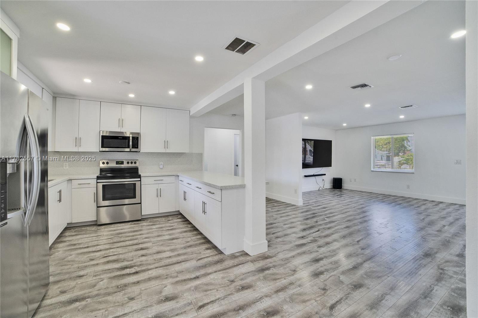 14310 Southwest 289th Street Homestead, FL 33033 - Photo 4 of 13