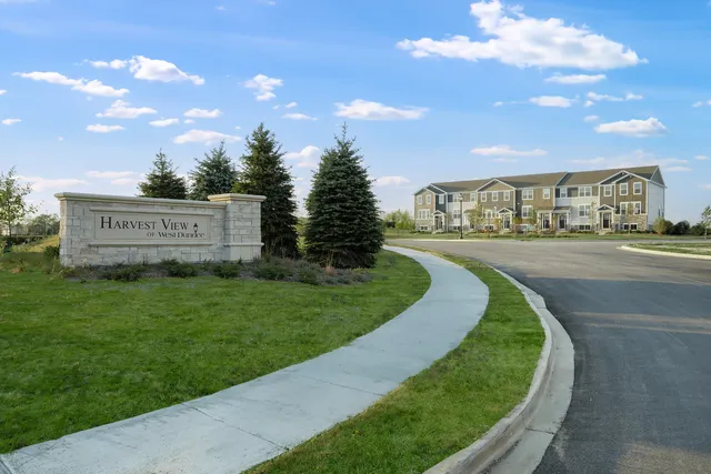 $379,999 | 231 Settlers Place, West Dundee, IL 60118