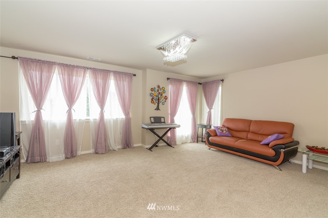 3741 Northeast 23rd Place Renton, WA 98056 - Photo 11 of 26 Gallery Image 11