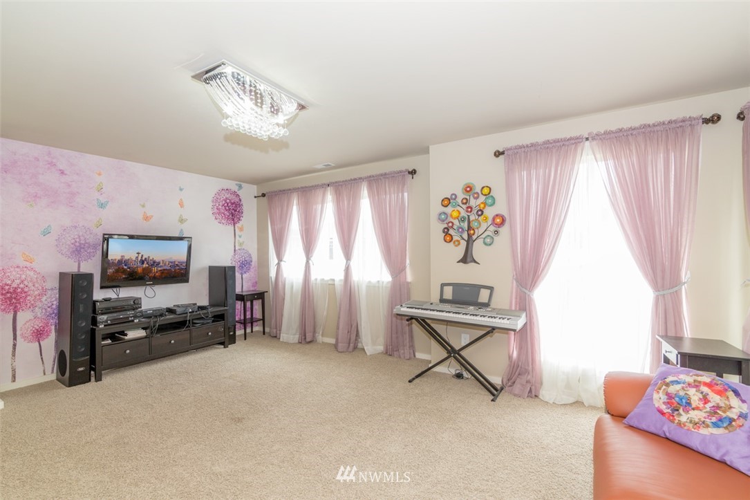3741 Northeast 23rd Place Renton, WA 98056 - Photo 12 of 26 Gallery Image 12