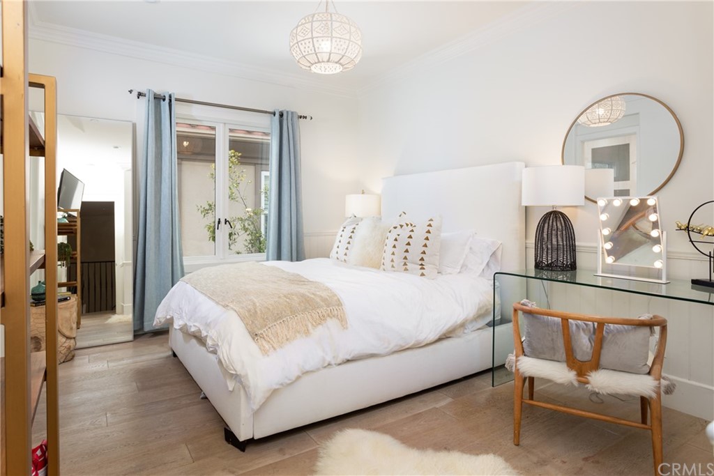 3 Vista Cielo Dana Point, CA 92629 - Photo 17 of 34 a bedroom with a bed a mirror and lamp