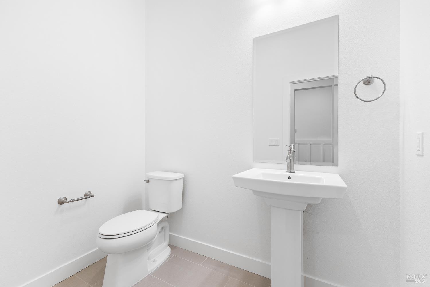7325 Willowglen Drive Rohnert Park, CA 94928 - Photo 13 of 20 a bathroom with a toilet a sink and mirror