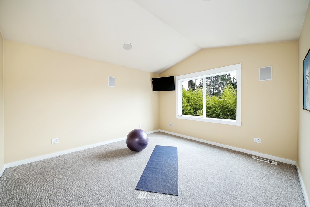 4928 Southwest Forney Street Seattle, WA 98116 - Photo 17 of 29 Gallery Image 17