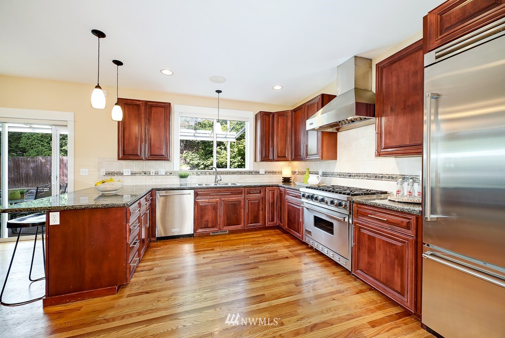 4928 Southwest Forney Street Seattle, WA 98116 - Photo 8 of 29 Gallery Image 8