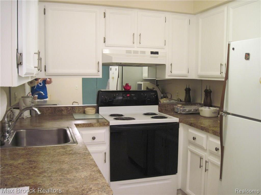 29602 Middlebelt Road, Unit 1804 Farmington, MI 48334 - Photo 8 of 15 IMG_0011.JPG