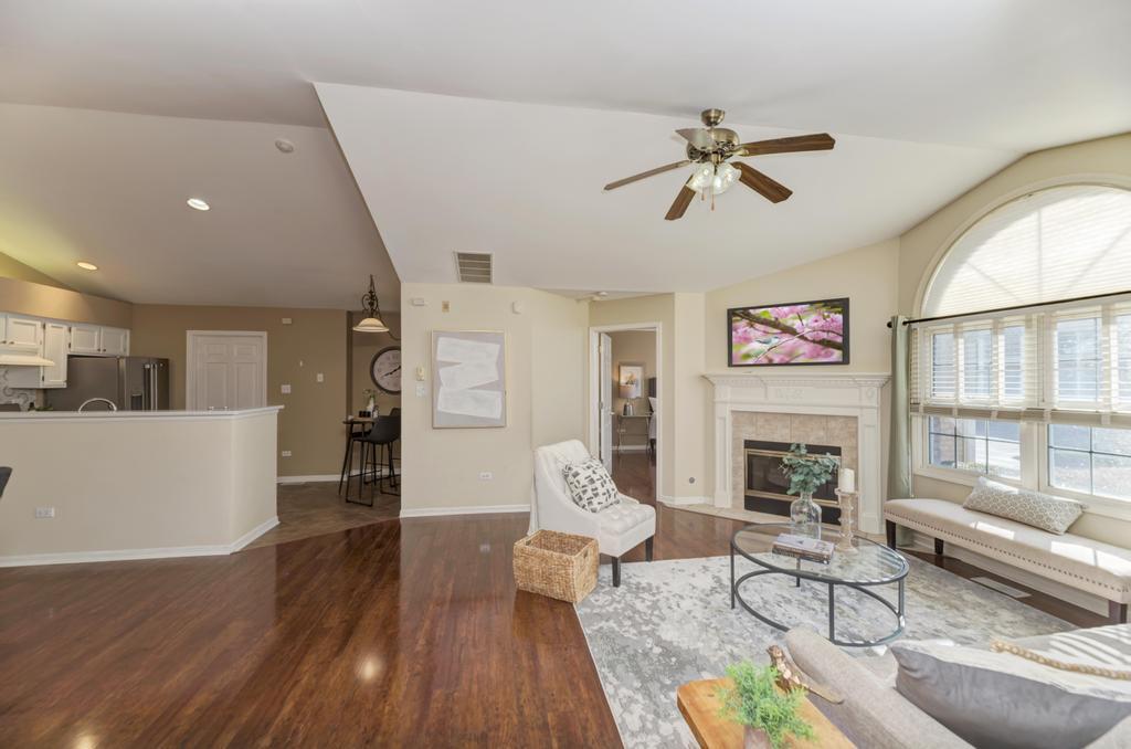 833 Havenshire Road, Unit 833 Naperville, IL 60565 - Photo 4 of 28