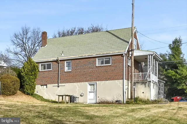 $250,000 | 306 Sycamore Street, Mohnton, PA 19540