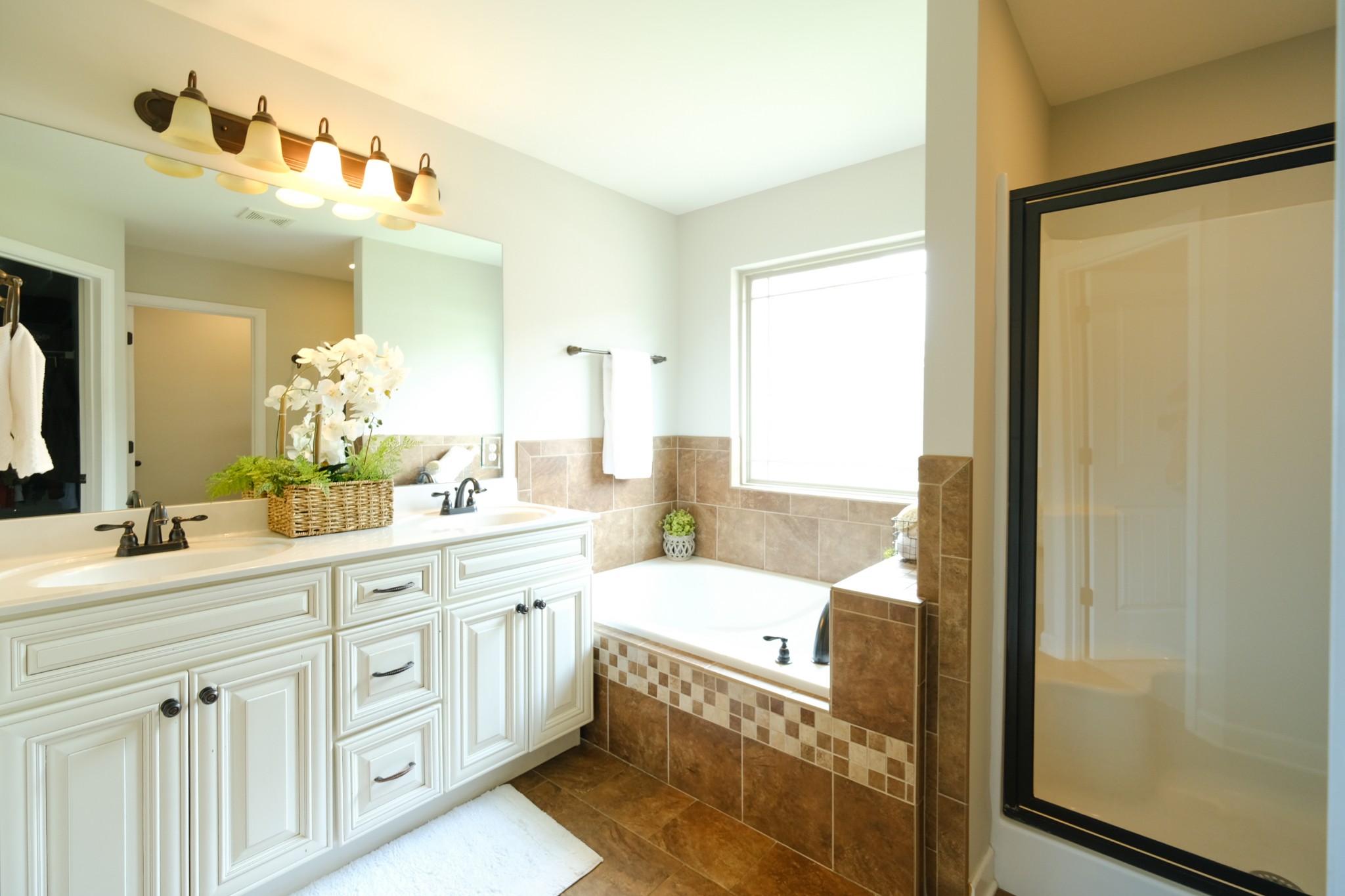 221 Abbey Road Lebanon, TN 37090 - Photo 18 of 36 a bathroom with a double vanity sink mirror and bathtub